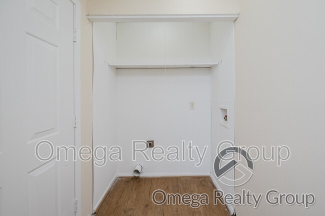 Building Photo - 1600 14th Ave E