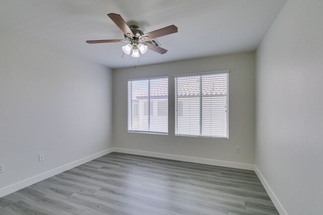 Building Photo - NEWLY UPDATED 4 BEDROOM HOME IN THE SOUTHWEST