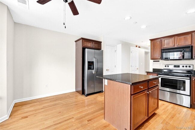 Building Photo - 17 Harbor Pointe Dr