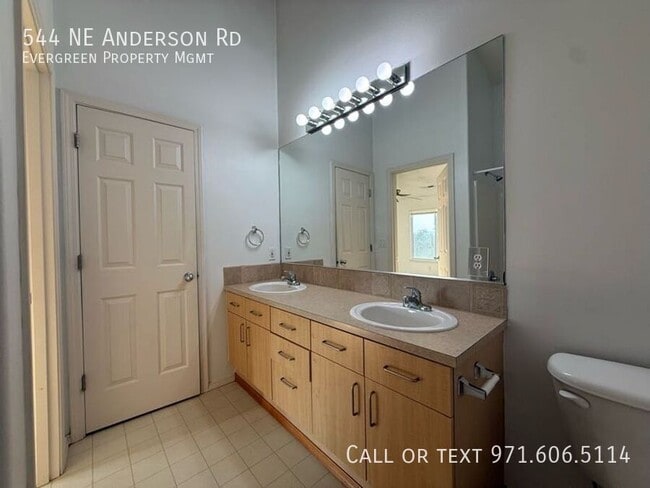 Building Photo - 544 NE Anderson Rd