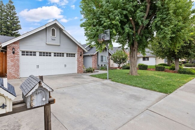 Building Photo - NW Visalia Home Coming Soon!