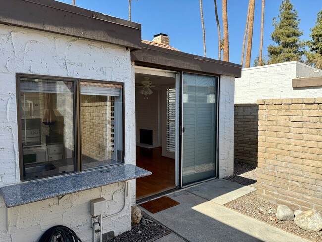 Building Photo - Charming 2-Bedroom Condo in the Coveted Ca...