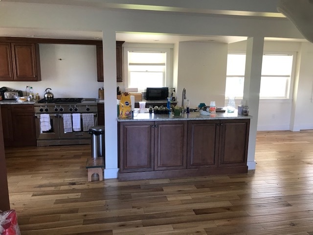 Building Photo - 572 E Branch Rd