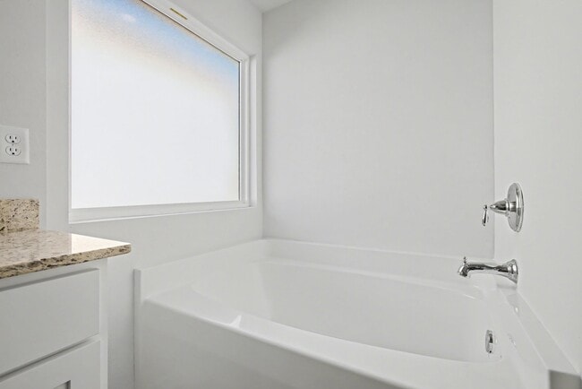 Building Photo - 4000 Cottage Farm Rd