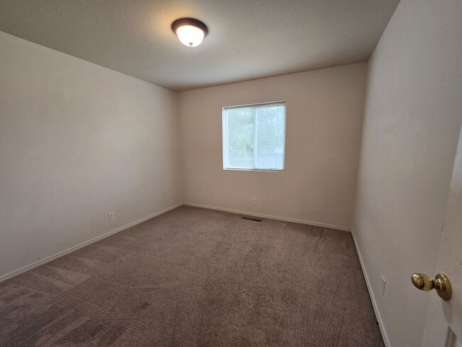 Building Photo - 3 Bedroom, 2 Bath Home for Rent