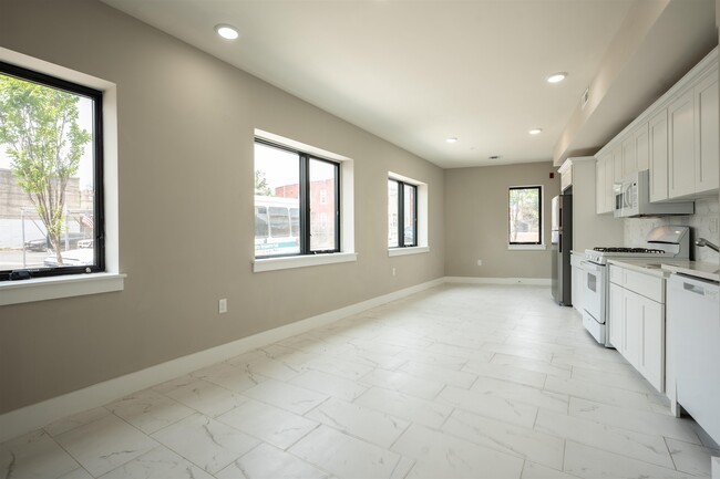 Building Photo - 242 Beacon Ave