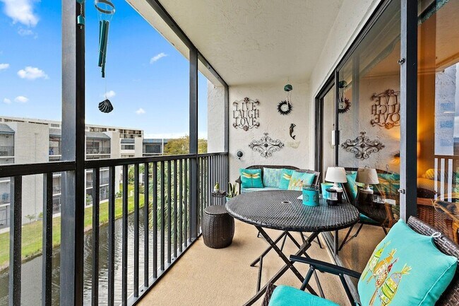 Building Photo - 1605 S US Hwy 1