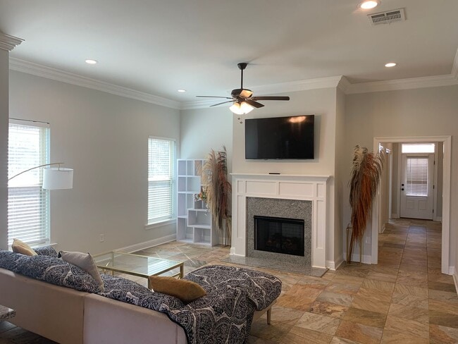 Primary Photo - Beautiful 4 Bedroom 2.5 Bath Available for...