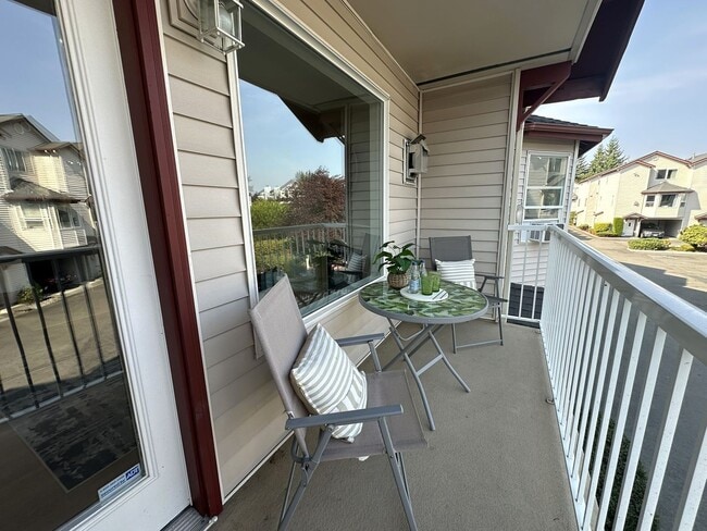 Building Photo - Updated 3-Story Condo with Balconies in So...
