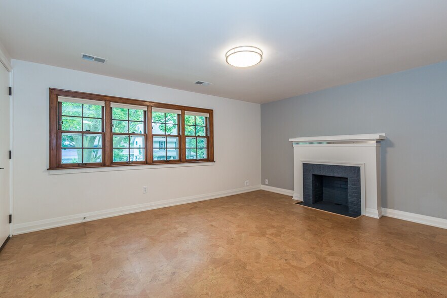 Building Photo - 2133 Sommers Ave