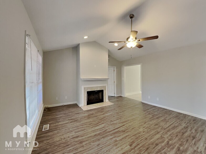 Building Photo - 409 Triple Crown Cir