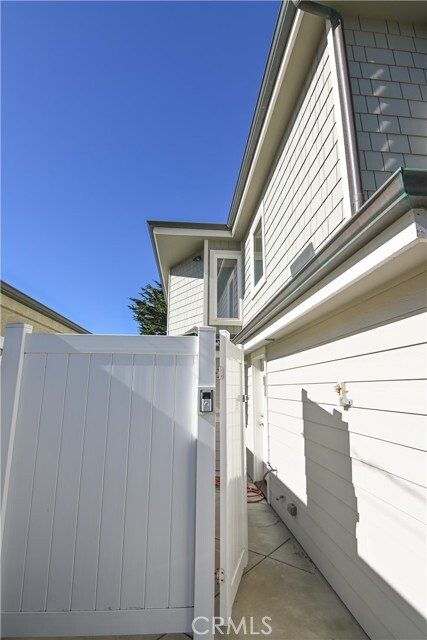 Building Photo - 2814 Studio Dr