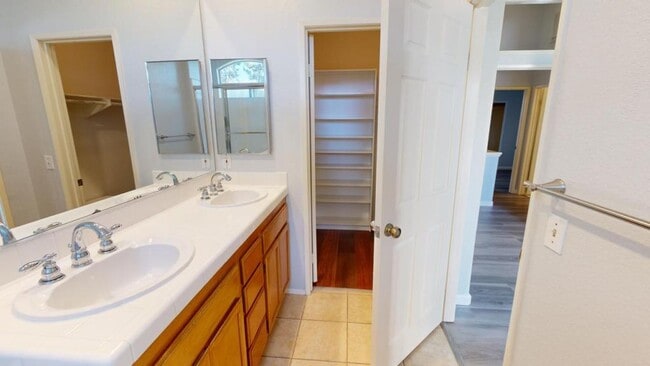 Building Photo - 7254 Shoreline Dr