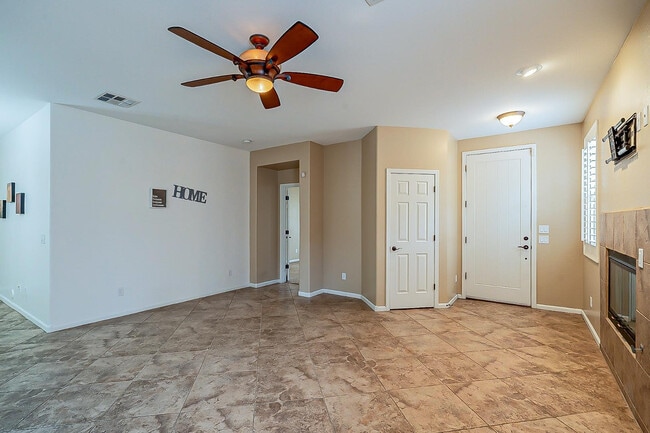 Building Photo - 15370 W Bloomfield Rd