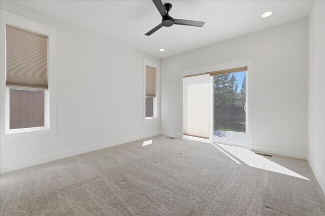 Building Photo - Heart of Eagle 3 Bed 2.5 Bath