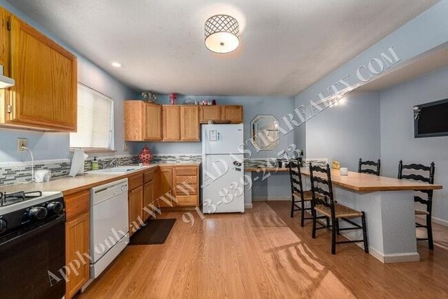 Building Photo - Beautiful KCK Home for Rent in Highland Crest Neighborhood-Available NOW!!