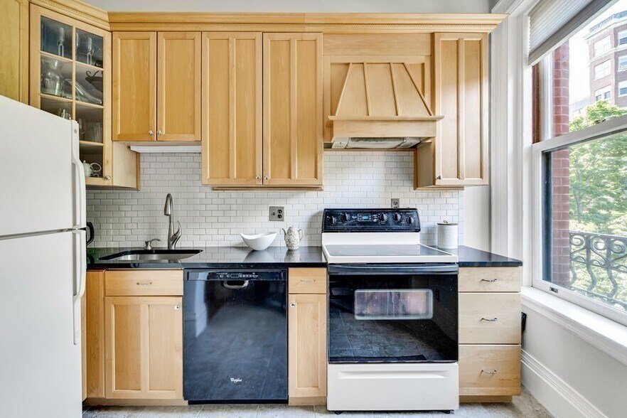 Primary Photo - 259 Beacon St