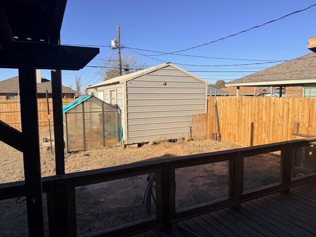 Building Photo - 663 Duke Ave