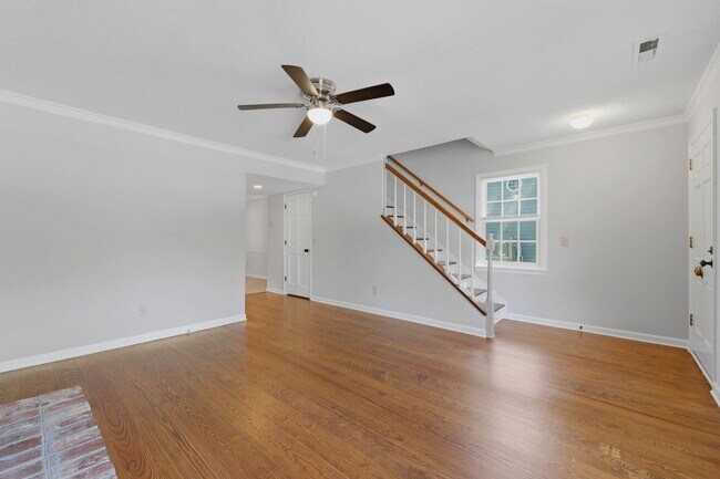 Building Photo - Charming Mount Pleasant Townhouse