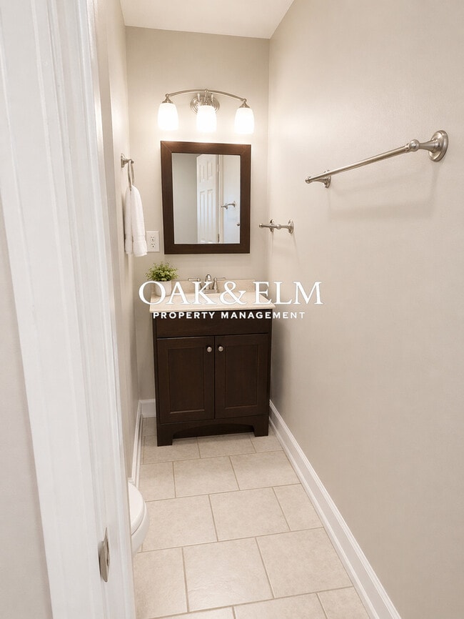 Building Photo - Welcome to this beautifully updated 4 bedrooms, 2 full bath, 1400 Square feet home