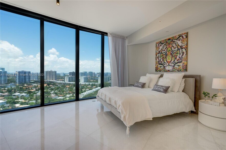 Building Photo - 18555 Collins Ave