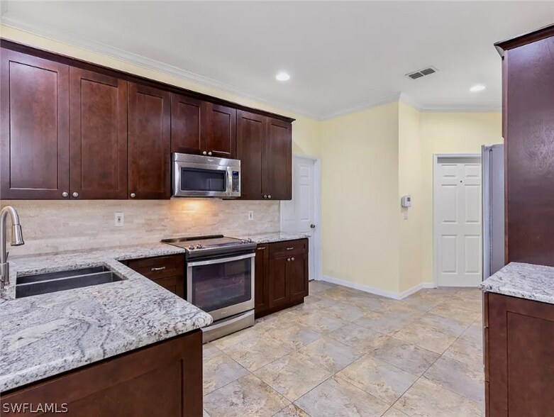 Building Photo - 16901 Colony Lakes Blvd