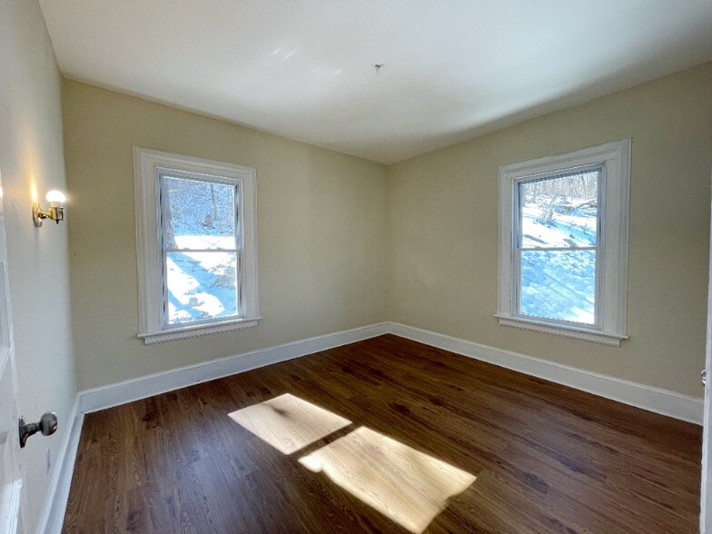 Building Photo - 142 Hillside Ave