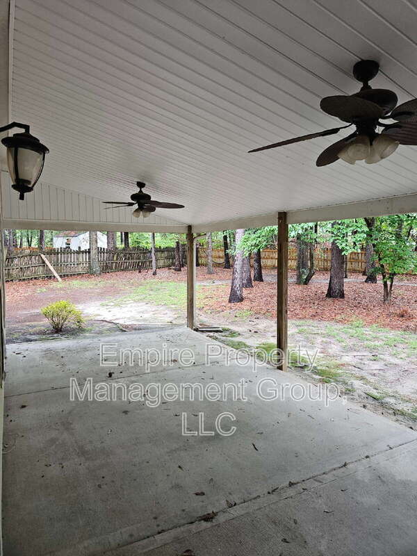 Building Photo - 202 Castlebury Dr