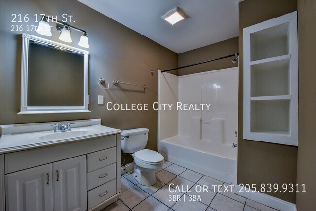 Building Photo - 216 17th St