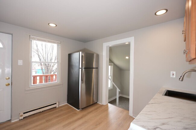 Building Photo - 334 Ann St