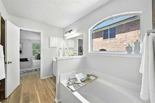 Building Photo - 16727 Chamonix Terrace