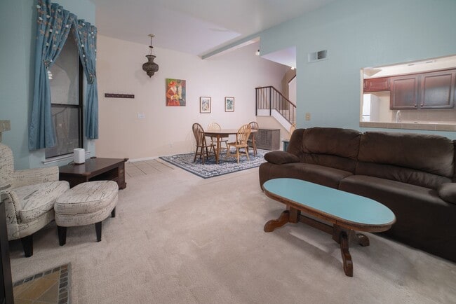 Building Photo - 3/2.5 Executive Condo in Downtown Fresno (...
