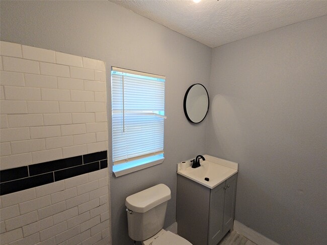 Building Photo - 9010 Linda Vista Rd