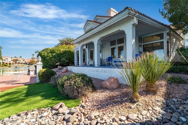 Building Photo - 8744 Captains Pl