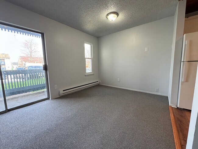 Building Photo - 1322 S Fountian Street