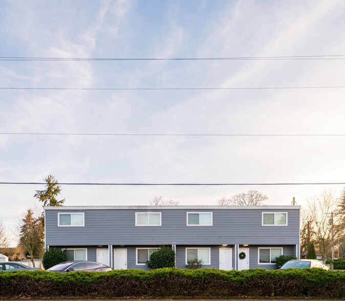 Building Photo - 380 SW Tunison Ave