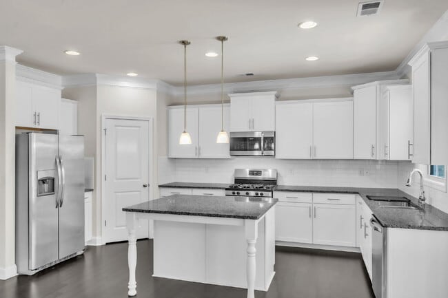 Building Photo - 4BR/3BA Luxury Home with Bonus Room, Screened Porch & Fenced Yard $2,600/mo rent