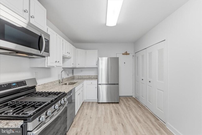 Building Photo - 3701 S George Mason Dr