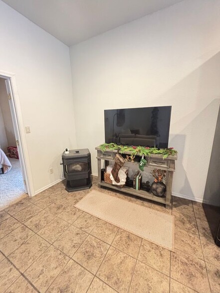 Building Photo - 1208 Alpine Oaks Dr