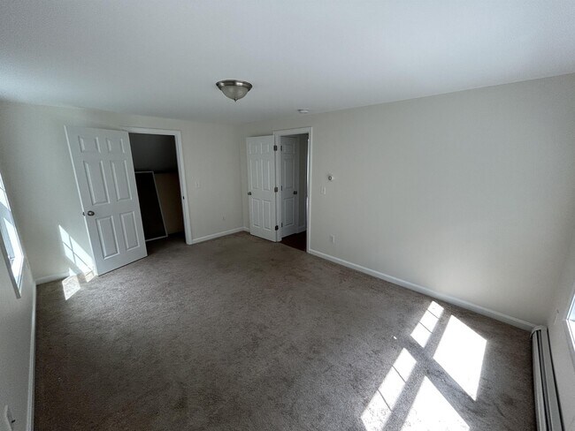 Building Photo - 8 Parker Ridge Rd