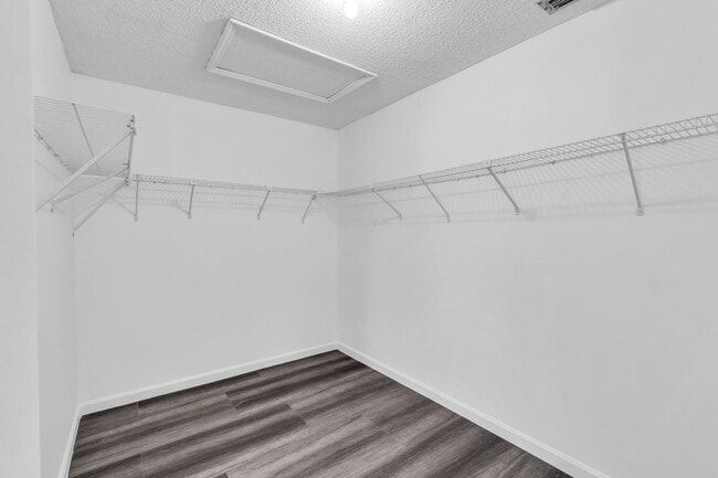 Building Photo - 6813 Via Regina