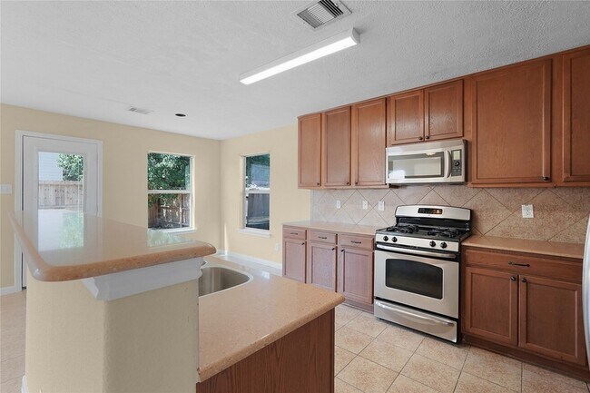 Building Photo - 18743 Westgate Park Dr