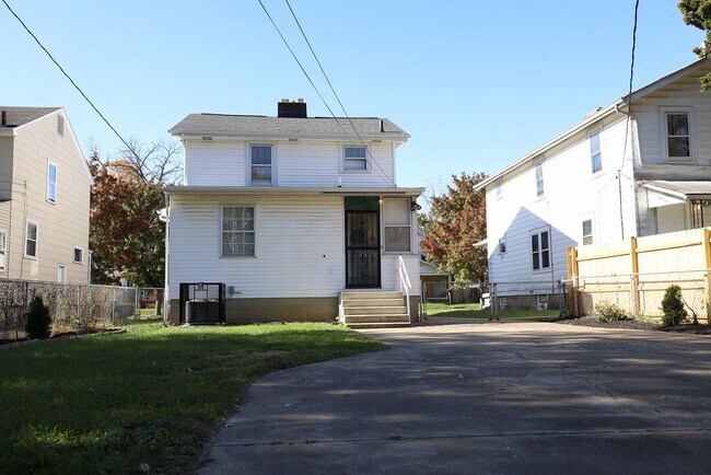 Building Photo - 552 S Terrace Ave