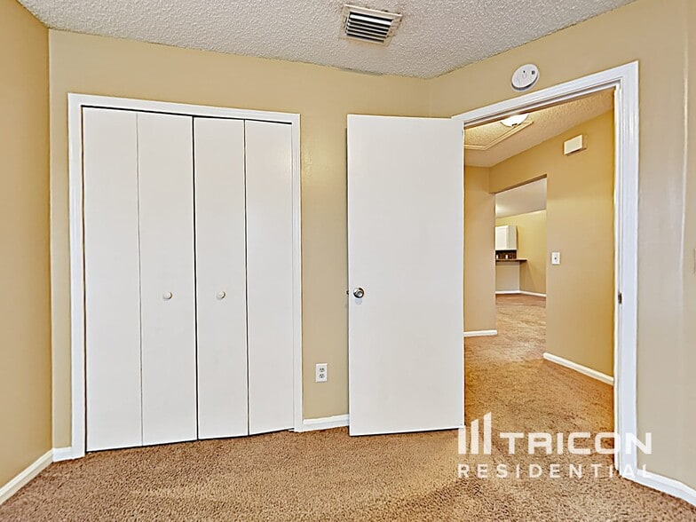 Building Photo - 115 Naugatuck Dr