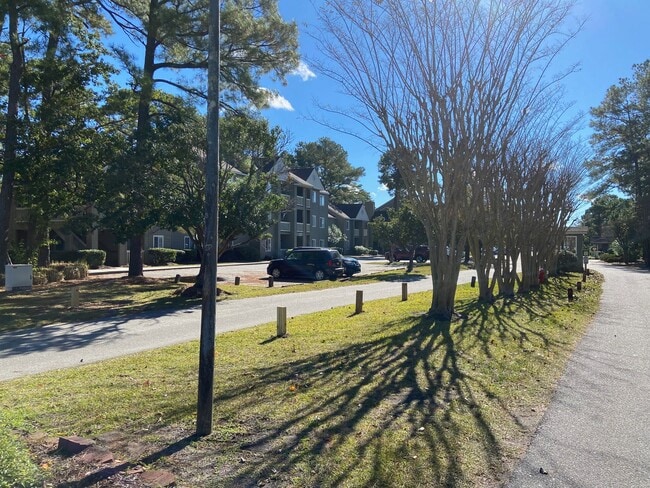 Building Photo - 100 Myrtle Greens Dr