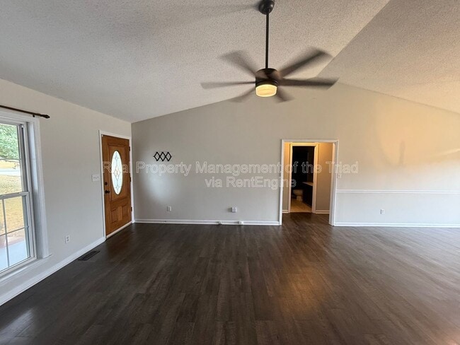 Building Photo - 107 Johnia Ct