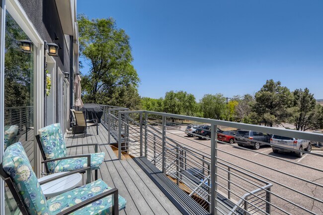 Building Photo - 520 Superior St