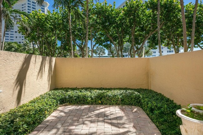Building Photo - 555 S Ocean Blvd