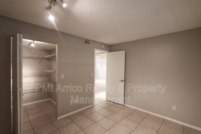 Building Photo - 4957 Puritan Cir