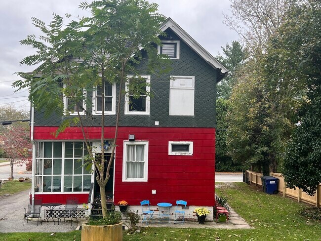 Building Photo - 39 Pearl St